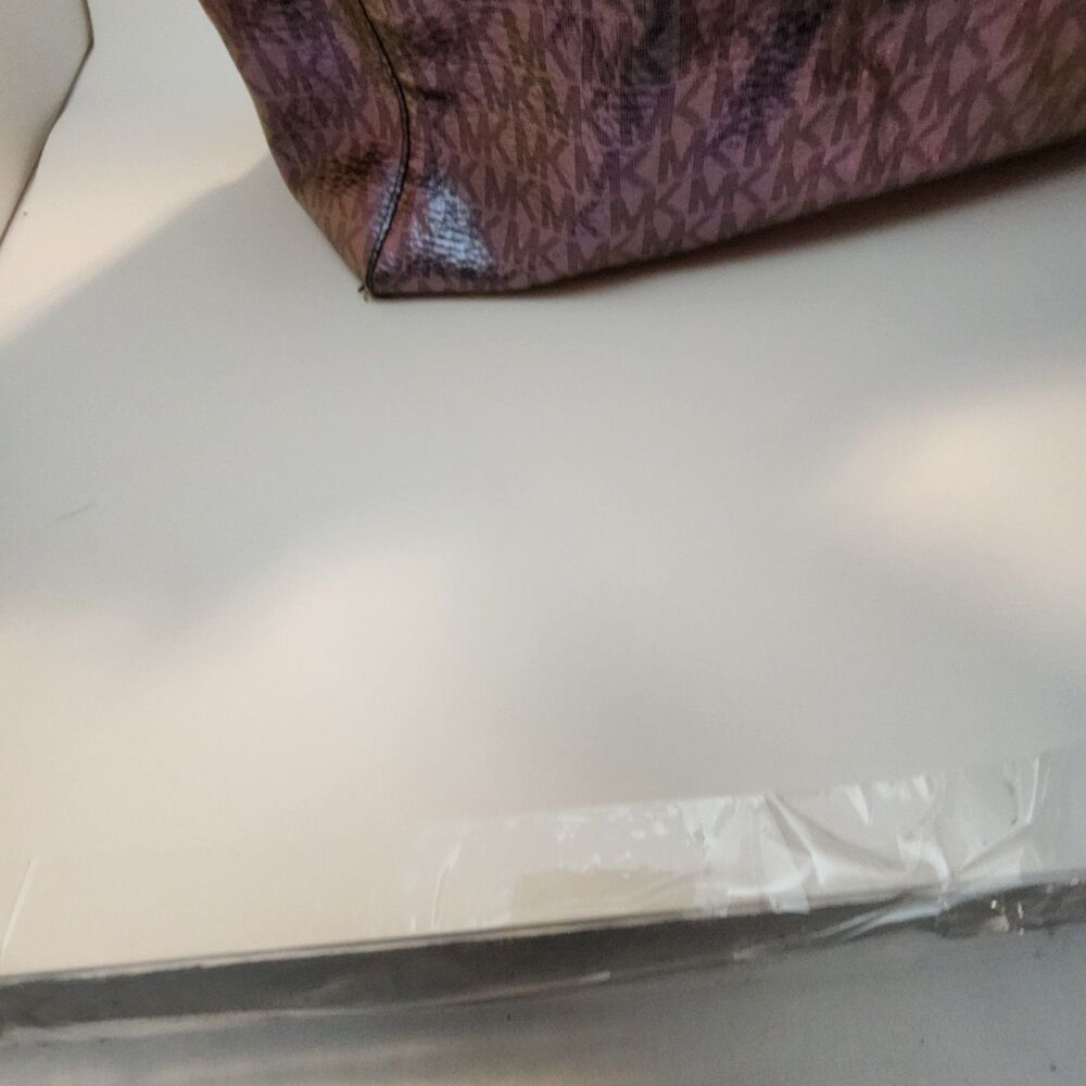 MICHAEL KORS VOYAGER TOTE HANDBAG-IRIDESCENT METALLIC HOLOGRAPHIC - Picture 14 of 16